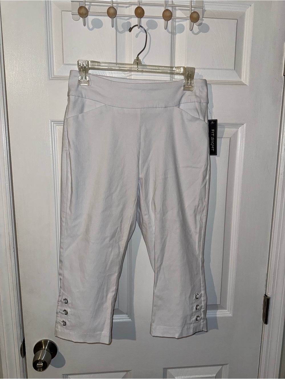 Women’s Petite White Capri Pants PS NWT Elastic Waist Pull On sparkle Detail